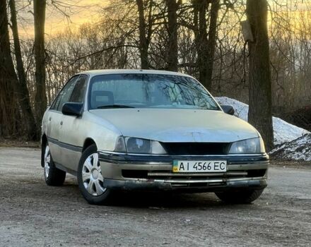 Серый Опель Омега, объемом двигателя 1.8 л и пробегом 300 тыс. км за 800 $, фото 1 на Automoto.ua