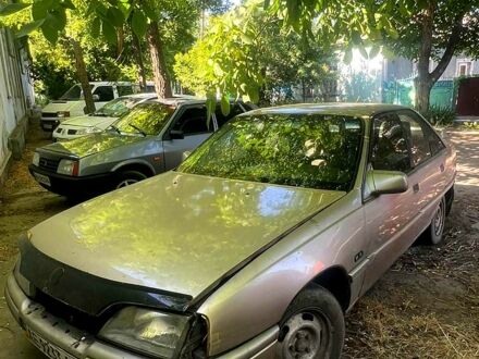Опель Омега 1988 у Килие на Automoto.ua Сірий Опель Омега, об'ємом двигуна 2 л та пробігом 221 тис. км за 300 $, фото 1 на Automoto.ua