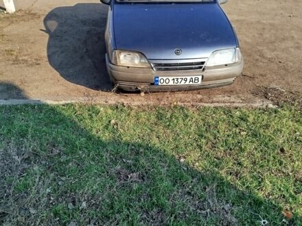 Сірий Опель Омега, об'ємом двигуна 2 л та пробігом 330 тис. км за 800 $, фото 1 на Automoto.ua