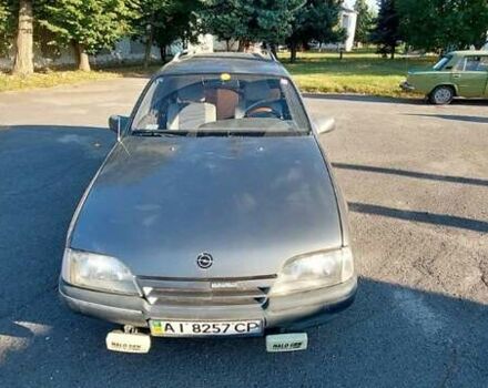 Серый Опель Омега, объемом двигателя 1.8 л и пробегом 333 тыс. км за 700 $, фото 1 на Automoto.ua