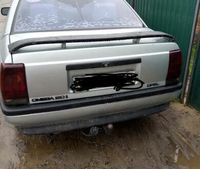 Серый Опель Омега, объемом двигателя 2 л и пробегом 250 тыс. км за 650 $, фото 1 на Automoto.ua