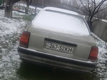 Серый Опель Омега, объемом двигателя 0 л и пробегом 300 тыс. км за 500 $, фото 1 на Automoto.ua