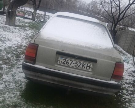 Серый Опель Омега, объемом двигателя 0 л и пробегом 300 тыс. км за 500 $, фото 1 на Automoto.ua