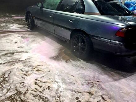 Серый Опель Омега, объемом двигателя 2 л и пробегом 350 тыс. км за 2800 $, фото 1 на Automoto.ua