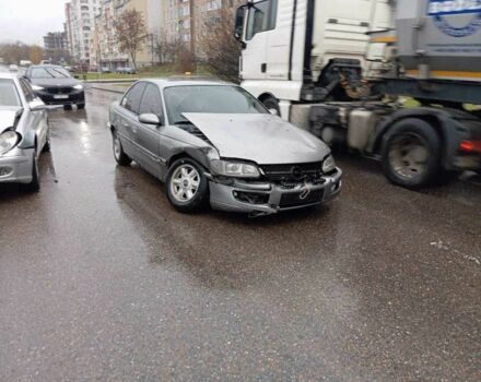 Сірий Опель Омега, об'ємом двигуна 2 л та пробігом 400 тис. км за 800 $, фото 1 на Automoto.ua