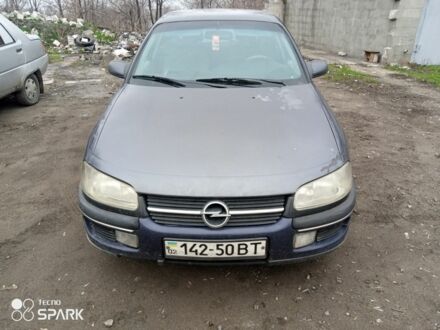 Сірий Опель Омега, об'ємом двигуна 2 л та пробігом 100 тис. км за 1800 $, фото 1 на Automoto.ua