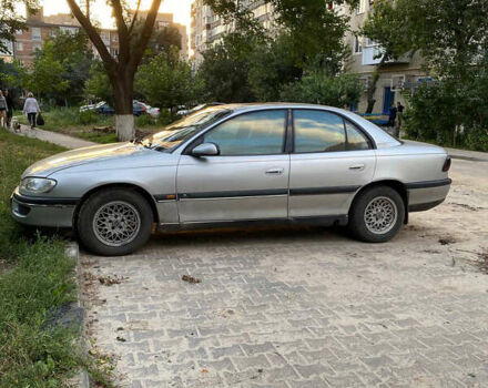 Сірий Опель Омега, об'ємом двигуна 2 л та пробігом 300 тис. км за 3500 $, фото 1 на Automoto.ua