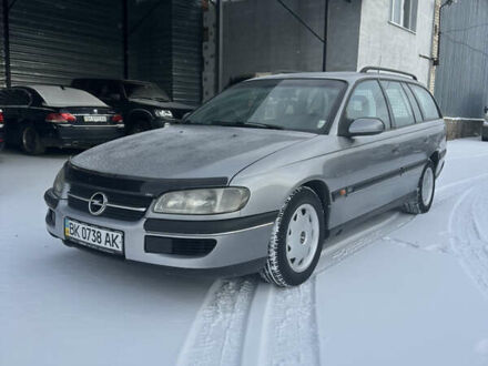 Серый Опель Омега, объемом двигателя 0 л и пробегом 315 тыс. км за 1850 $, фото 1 на Automoto.ua