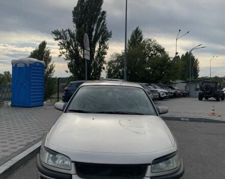 Сірий Опель Омега, об'ємом двигуна 2 л та пробігом 415 тис. км за 2300 $, фото 1 на Automoto.ua