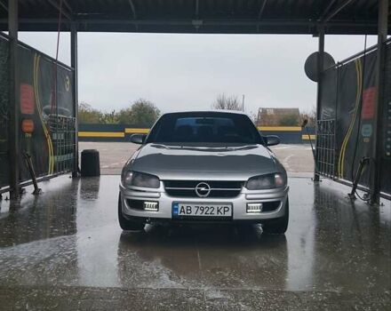 Серый Опель Омега, объемом двигателя 2 л и пробегом 367 тыс. км за 2400 $, фото 1 на Automoto.ua