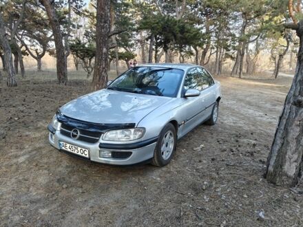 Серый Опель Омега, объемом двигателя 2 л и пробегом 249 тыс. км за 2450 $, фото 1 на Automoto.ua