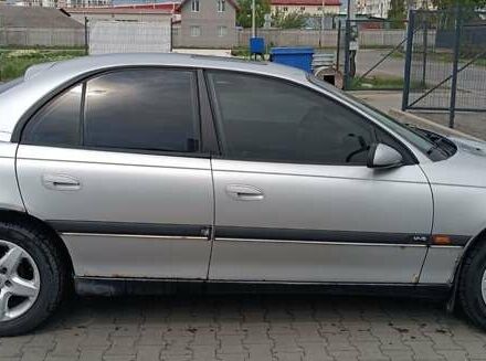 Сірий Опель Омега, об'ємом двигуна 2 л та пробігом 288 тис. км за 2100 $, фото 1 на Automoto.ua