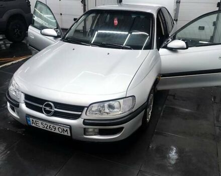 Серый Опель Омега, объемом двигателя 2 л и пробегом 360 тыс. км за 2400 $, фото 1 на Automoto.ua