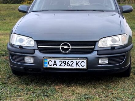 Опель Омега 1998 у Черкасах на Automoto.ua Сірий Опель Омега, об'ємом двигуна 2.5 л та пробігом 282 тис. км за 3600 $, фото 1 на Automoto.ua