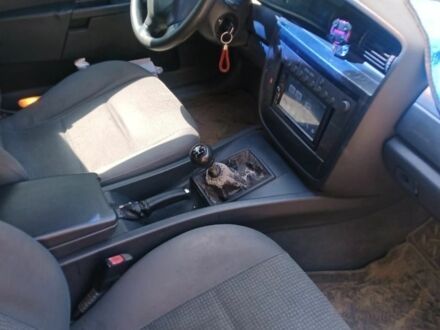 Сірий Опель Омега, об'ємом двигуна 2 л та пробігом 300 тис. км за 1500 $, фото 1 на Automoto.ua