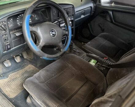 Синій Опель Омега, об'ємом двигуна 2 л та пробігом 1000 тис. км за 954 $, фото 4 на Automoto.ua