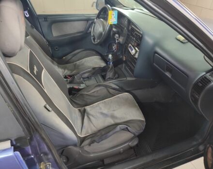 Синий Опель Омега, объемом двигателя 1.8 л и пробегом 250 тыс. км за 999 $, фото 4 на Automoto.ua