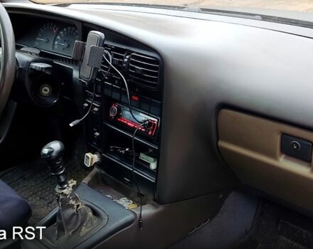 Синій Опель Омега, об'ємом двигуна 1.8 л та пробігом 300 тис. км за 1000 $, фото 8 на Automoto.ua