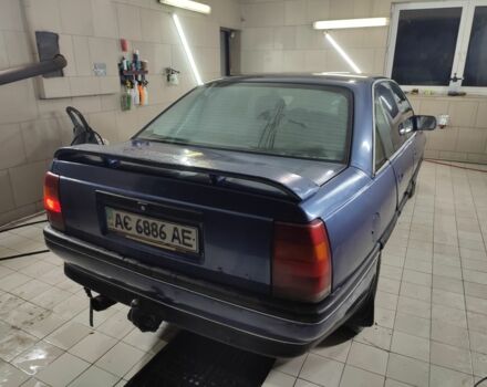 Синий Опель Омега, объемом двигателя 1.8 л и пробегом 250 тыс. км за 999 $, фото 2 на Automoto.ua