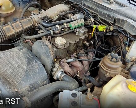 Синій Опель Омега, об'ємом двигуна 1.8 л та пробігом 300 тис. км за 1000 $, фото 1 на Automoto.ua