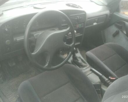 Синій Опель Омега, об'ємом двигуна 2 л та пробігом 290 тис. км за 700 $, фото 7 на Automoto.ua