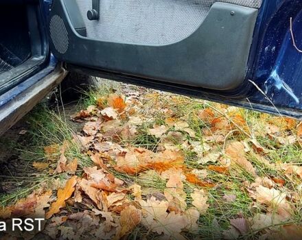 Синій Опель Омега, об'ємом двигуна 1.8 л та пробігом 300 тис. км за 1000 $, фото 7 на Automoto.ua