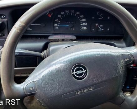 Синій Опель Омега, об'ємом двигуна 1.8 л та пробігом 300 тис. км за 1000 $, фото 3 на Automoto.ua