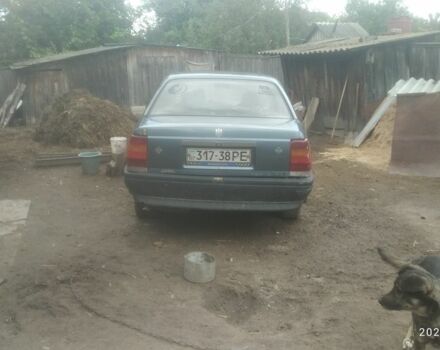 Синій Опель Омега, об'ємом двигуна 2 л та пробігом 290 тис. км за 700 $, фото 3 на Automoto.ua