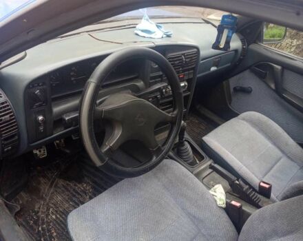 Синий Опель Омега, объемом двигателя 2 л и пробегом 300 тыс. км за 850 $, фото 5 на Automoto.ua