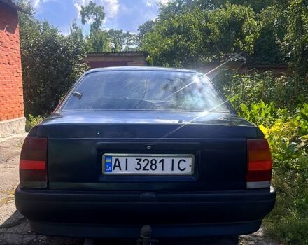 Синий Опель Омега, объемом двигателя 1.8 л и пробегом 244 тыс. км за 1350 $, фото 3 на Automoto.ua