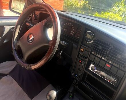 Синий Опель Омега, объемом двигателя 1.8 л и пробегом 244 тыс. км за 1350 $, фото 6 на Automoto.ua