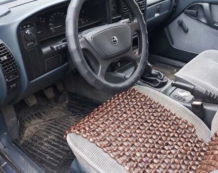 Синий Опель Омега, объемом двигателя 2 л и пробегом 148 тыс. км за 1800 $, фото 9 на Automoto.ua