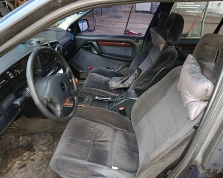 Синій Опель Омега, об'ємом двигуна 2 л та пробігом 521 тис. км за 1800 $, фото 4 на Automoto.ua