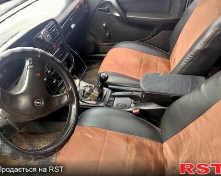 Синий Опель Омега, объемом двигателя 20 л и пробегом 320 тыс. км за 1650 $, фото 6 на Automoto.ua