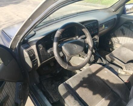 Синій Опель Омега, об'ємом двигуна 2 л та пробігом 2 тис. км за 800 $, фото 4 на Automoto.ua