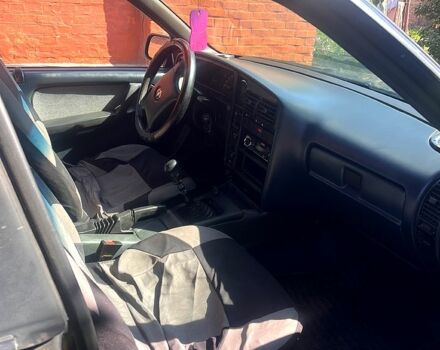 Синий Опель Омега, объемом двигателя 1.8 л и пробегом 244 тыс. км за 1350 $, фото 7 на Automoto.ua