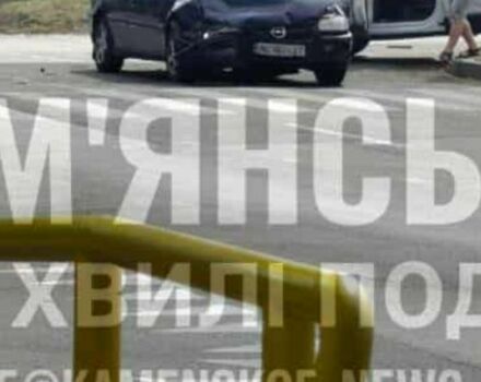 Синий Опель Омега, объемом двигателя 2 л и пробегом 200 тыс. км за 500 $, фото 2 на Automoto.ua