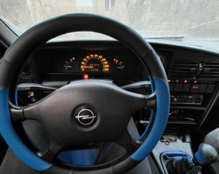 Синій Опель Омега, об'ємом двигуна 2 л та пробігом 280 тис. км за 592 $, фото 5 на Automoto.ua