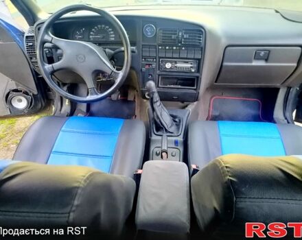 Синий Опель Омега, объемом двигателя 2 л и пробегом 400 тыс. км за 850 $, фото 4 на Automoto.ua