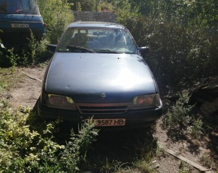 Синій Опель Омега, об'ємом двигуна 2 л та пробігом 1000 тис. км за 500 $, фото 1 на Automoto.ua