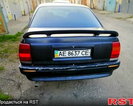 Синий Опель Омега, объемом двигателя 2 л и пробегом 400 тыс. км за 850 $, фото 2 на Automoto.ua