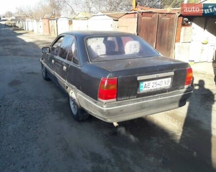 Синий Опель Омега, объемом двигателя 2 л и пробегом 300 тыс. км за 1500 $, фото 2 на Automoto.ua