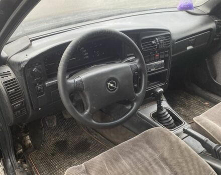 Синий Опель Омега, объемом двигателя 2 л и пробегом 200 тыс. км за 850 $, фото 7 на Automoto.ua