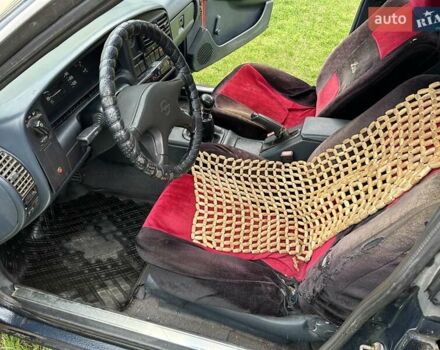 Синий Опель Омега, объемом двигателя 2 л и пробегом 370 тыс. км за 1600 $, фото 5 на Automoto.ua