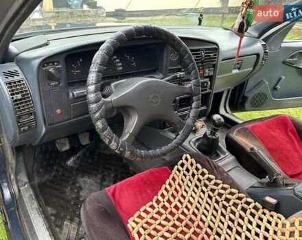 Синий Опель Омега, объемом двигателя 2 л и пробегом 370 тыс. км за 1600 $, фото 4 на Automoto.ua