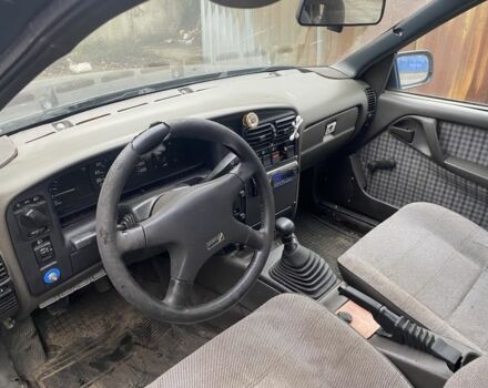 Синий Опель Омега, объемом двигателя 2 л и пробегом 250 тыс. км за 1183 $, фото 4 на Automoto.ua