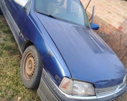 Синий Опель Омега, объемом двигателя 2 л и пробегом 300 тыс. км за 600 $, фото 1 на Automoto.ua