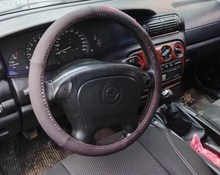 Синій Опель Омега, об'ємом двигуна 2 л та пробігом 250 тис. км за 1650 $, фото 7 на Automoto.ua