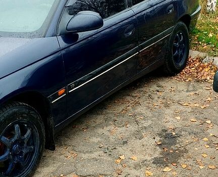 Синій Опель Омега, об'ємом двигуна 2 л та пробігом 300 тис. км за 3000 $, фото 2 на Automoto.ua