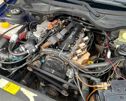 Синий Опель Омега, объемом двигателя 2 л и пробегом 350 тыс. км за 2800 $, фото 6 на Automoto.ua